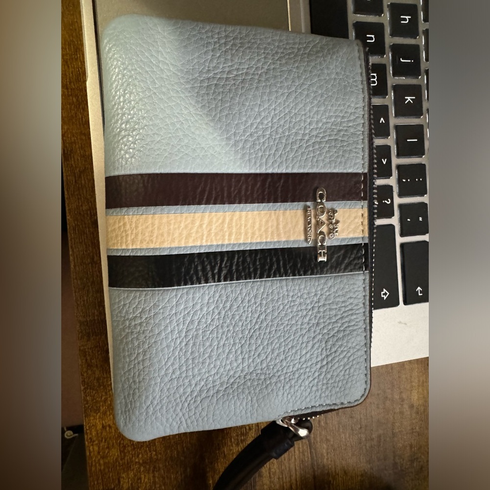 Coach change wallet